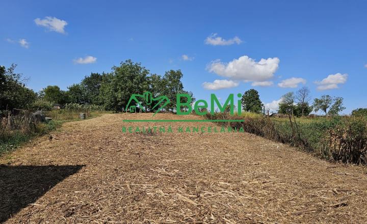 Pozemok so starším domom v obci Malé Chyndice ID 239-14-MIGa - fotografia 3