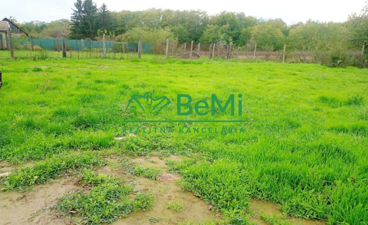 Predaj pozemku pre výstavbu rodinného domu - Jur nad Hronom  (033-14-HEKA) - fotografia 1