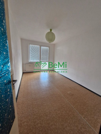 Ponúkame 3 izbový byt s krásnym výhľadom v tichom prostredí - fotografia 7