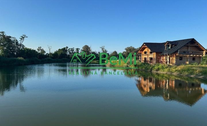 Stavebný  pozemok - 626 m2/700 m2, jazero, Veľké Úľany ID 010-14-EVBA - fotografia 1