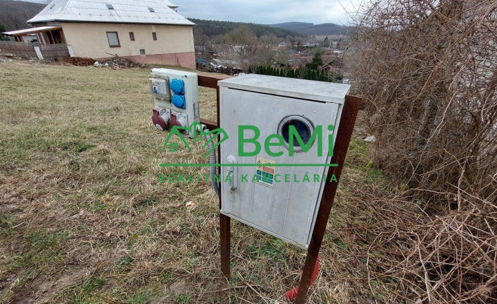 Exkluzívne na predaj stavebný pozemok v obci Brezolupy - fotografia 2