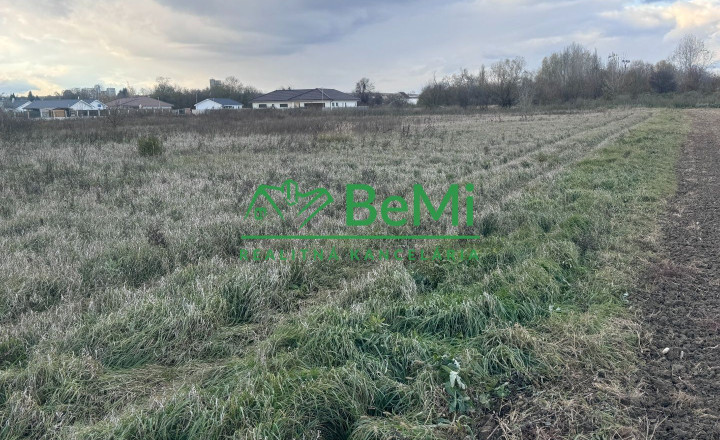 Stavebný developerský pozemok 10000 m2 - Ivanka pri Nitre - fotografia 4