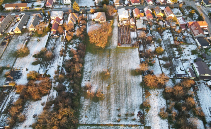 PREDAJ - STAVEBNÝ POZEMOK -  MOJMÍROVCE  ID 025-14-FIJA - fotografia 1