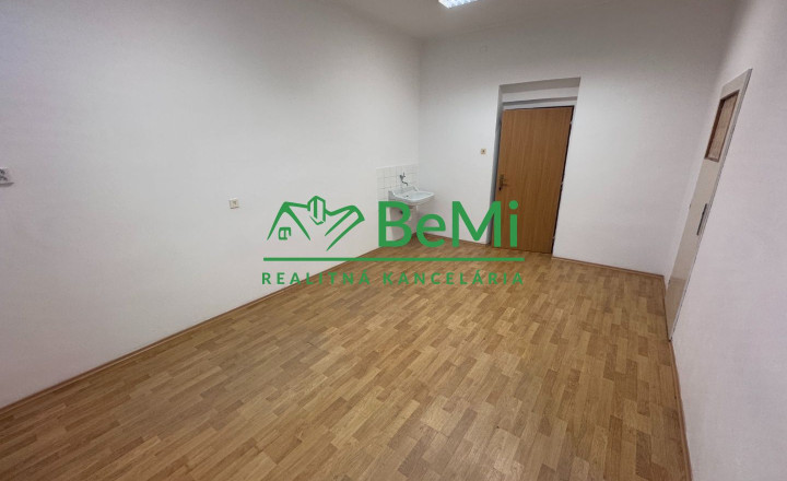 NA PRENÁJOM – kancelárske priestory od 18 do 37 m2, Nitra – Chrenová - fotografia 4