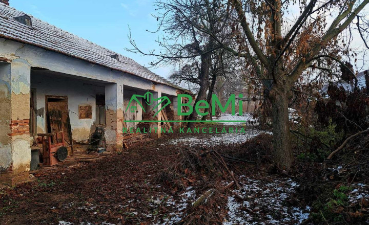 Veľký stavebný pozemok 1985 M2  - Močenok (001-14-JANSa)