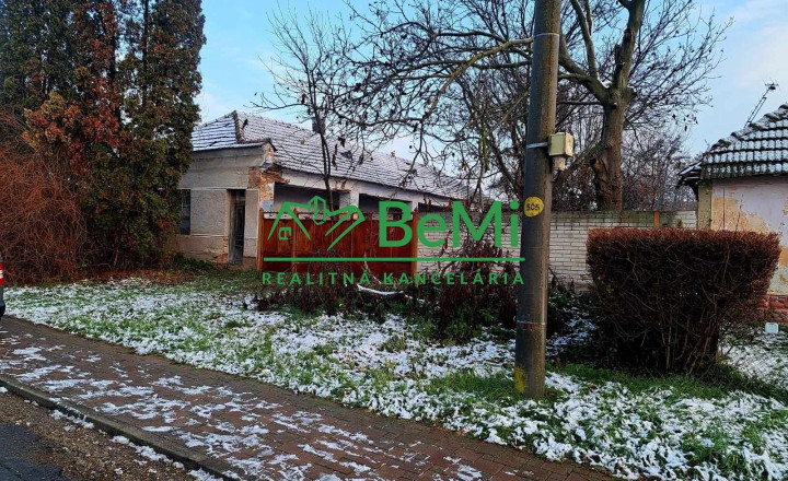 Veľký stavebný pozemok 1985 M2  - Močenok (001-14-JANSa) - fotografia 1