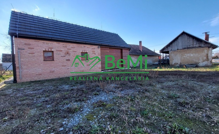 Exkluzívne na predaj vidiecky dom s veľkým pozemkom Jacovce - fotografia 6