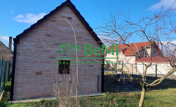 Exkluzívne na predaj vidiecky dom s veľkým pozemkom Jacovce - fotografia 7