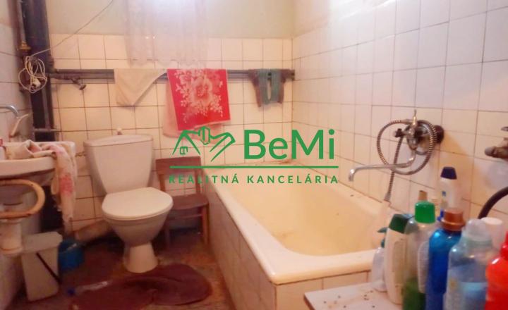 Predaj viacgeneračného rodinného domu - Dolné Semerovce  (044-12-HEKA) - fotografia 12