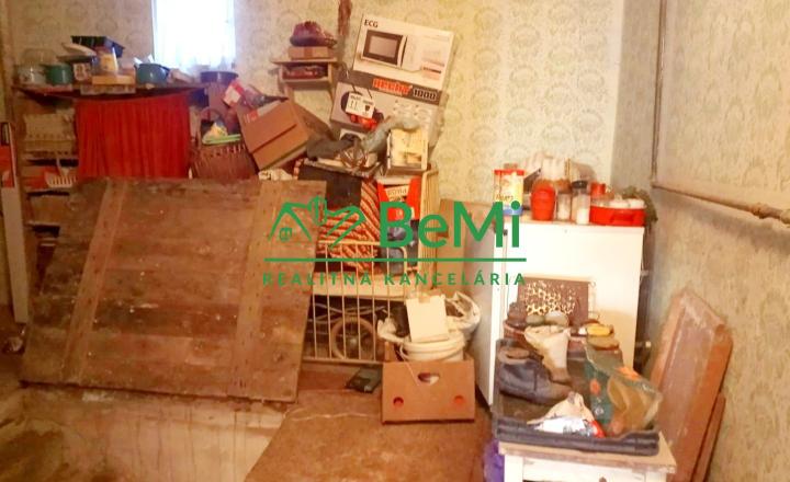 Predaj viacgeneračného rodinného domu - Dolné Semerovce  (044-12-HEKA) - fotografia 13