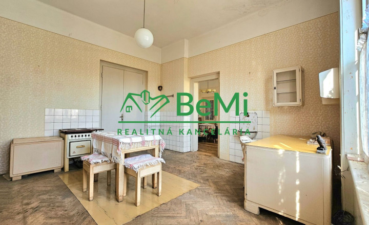 RODINNÁ VILA V CENTRE RIMAVSKEJ SOBOTY -EXKLUZÍVNE NA PREDAJ - fotografia 10