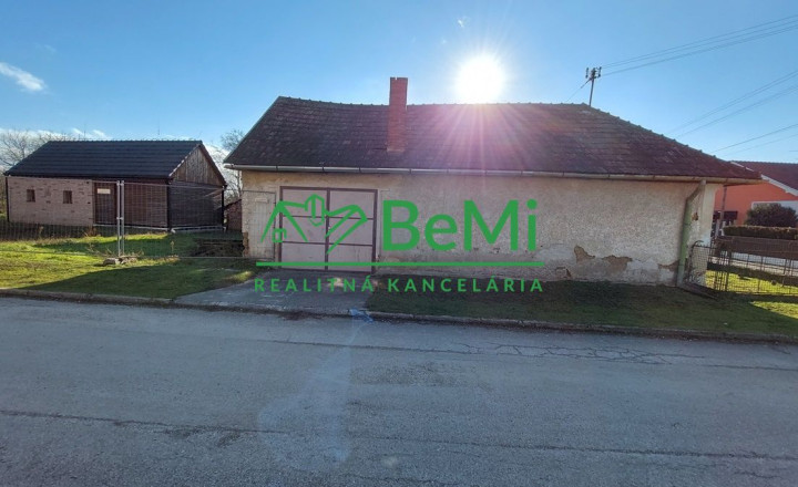 Exkluzívne na predaj vidiecky dom s veľkým pozemkom Jacovce - fotografia 17