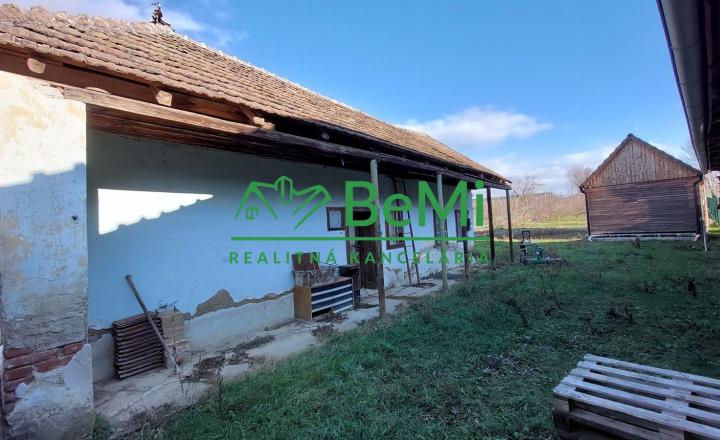 Exkluzívne na predaj vidiecky dom s veľkým pozemkom Jacovce - fotografia 20