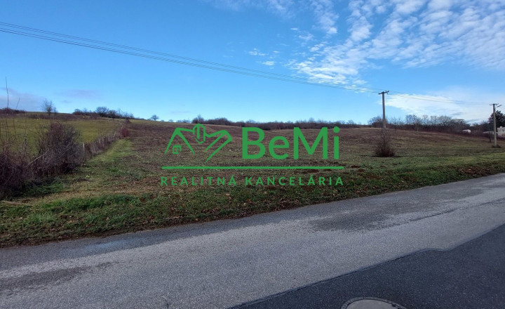 Predaj veľký stavebný pozemok v obci Malé Kršteňany - fotografia 4
