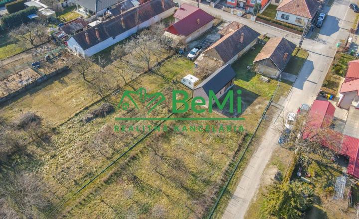 Exkluzívne na predaj vidiecky dom s veľkým pozemkom Jacovce - fotografia 32