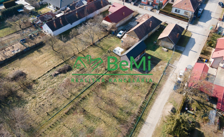 Exkluzívne na predaj vidiecky dom s veľkým pozemkom Jacovce - fotografia 33
