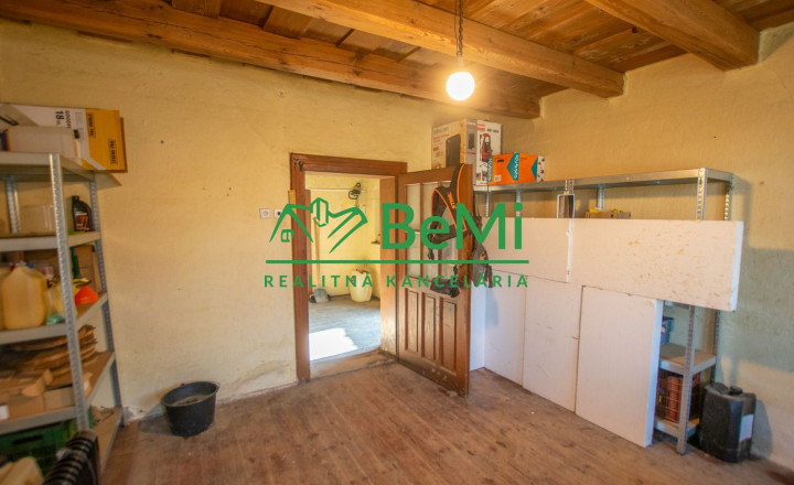Exkluzívne na predaj vidiecky dom s veľkým pozemkom Jacovce - fotografia 2
