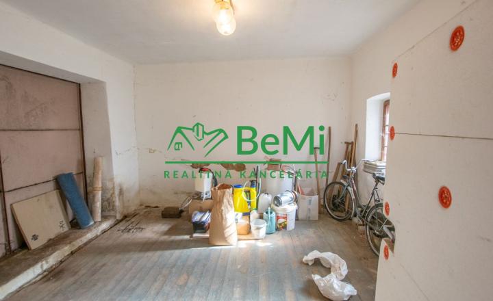 Exkluzívne na predaj vidiecky dom s veľkým pozemkom Jacovce - fotografia 34