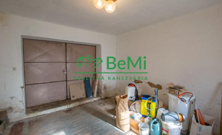 Exkluzívne na predaj vidiecky dom s veľkým pozemkom Jacovce - fotografia 35