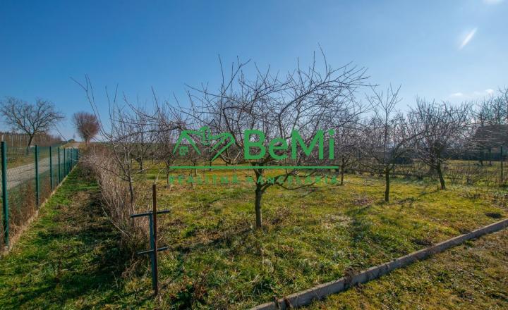 Exkluzívne na predaj vidiecky dom s veľkým pozemkom Jacovce - fotografia 37