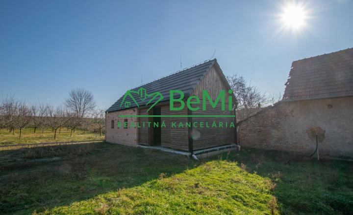 Exkluzívne na predaj vidiecky dom s veľkým pozemkom Jacovce - fotografia 39