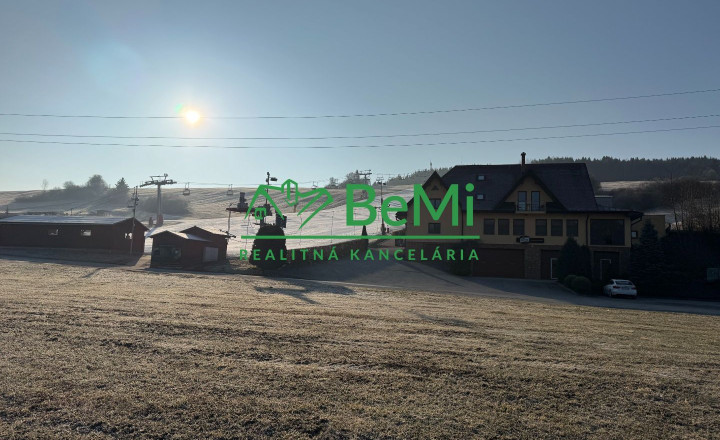 Pozemok pre dve chaty  hneď pri vleku - fotografia 1