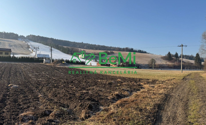 Pozemok pre dve chaty  hneď pri vleku
