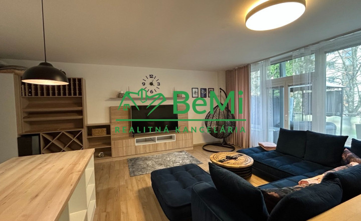 3 izbový byt, Banská Bystrica, terasa, vírivka, parkovaníe - fotografia 3