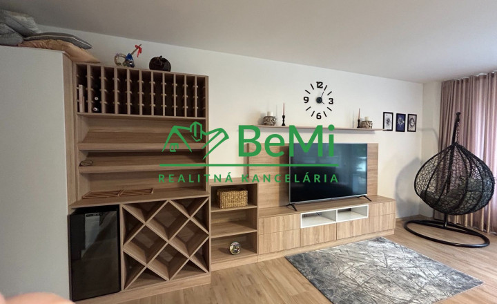 3 izbový byt, Banská Bystrica, terasa, vírivka, parkovaníe - fotografia 4