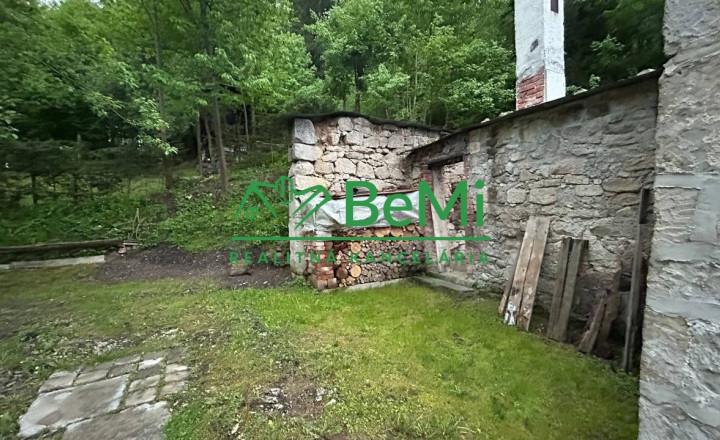 Čarovný pozemok s múrmi pôvodného domu, Sebedín - fotografia 8