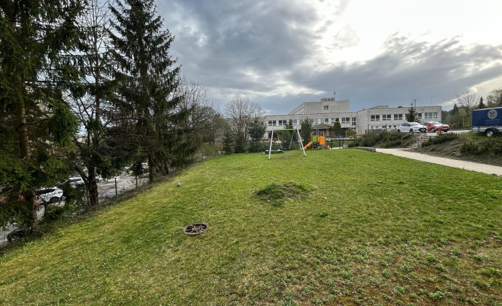 3 izbový byt, Banská Bystrica, terasa, vírivka, parkovaníe - fotografia 11