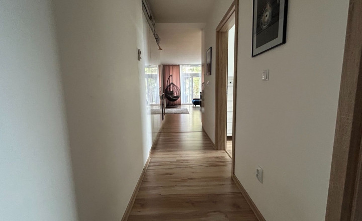 3 izbový byt, Banská Bystrica, terasa, vírivka, parkovaníe - fotografia 12