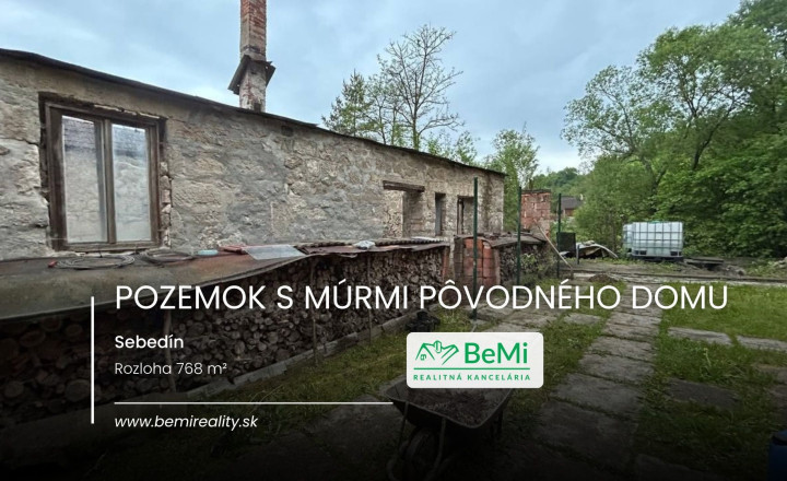 Čarovný pozemok s múrmi pôvodného domu, Sebedín