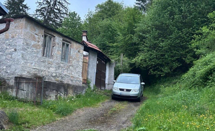 Čarovný pozemok s múrmi pôvodného domu, Sebedín - fotografia 13