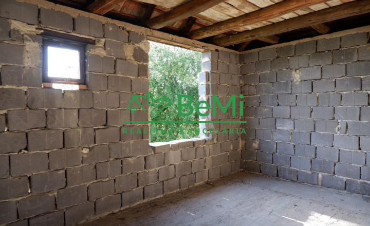 Pozemok s rozostavaným domom  v obci  Szendró-PREDAJ - fotografia 5