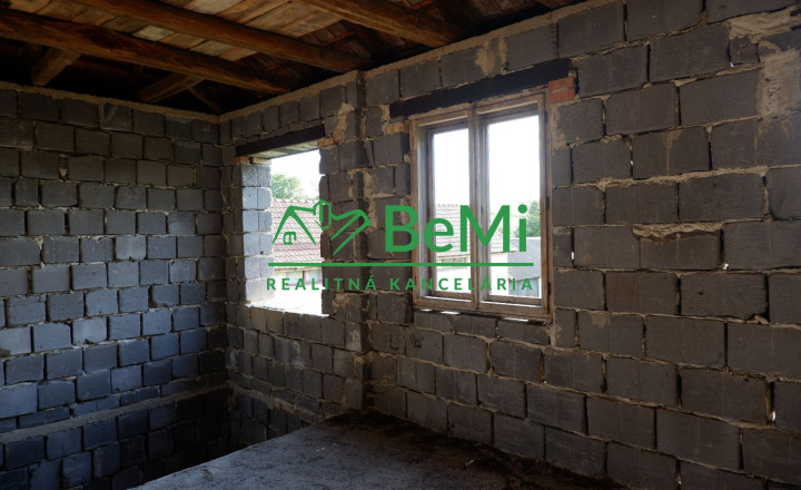 Pozemok s rozostavaným domom  v obci  Szendró-PREDAJ - fotografia 6