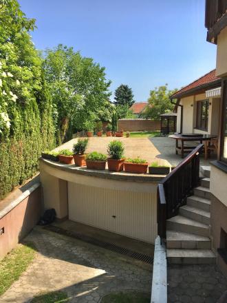 Výnimočný 7 izbový dom v Zbehoch – so saunou a bazénom - fotografia 3