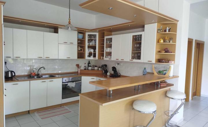 Výnimočný 7 izbový dom v Zbehoch – so saunou a bazénom - fotografia 15