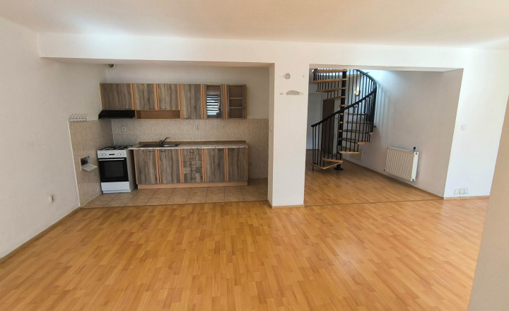 Predaj: 4 izbový byt - Mezonet Čadca, 142m2 (192-114-PEMOa)
