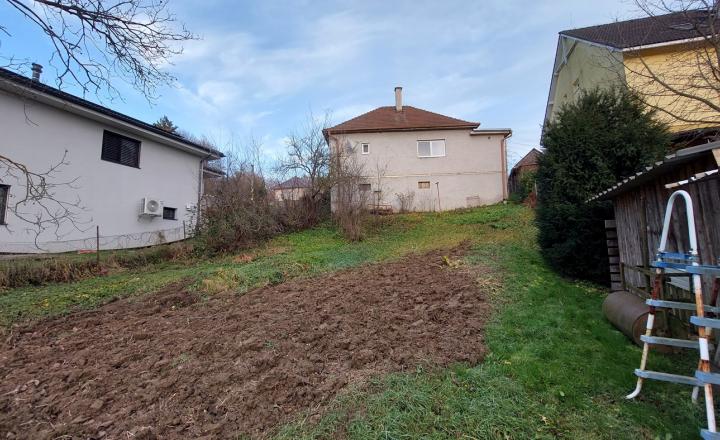 Predaj - rodinný dom v obci Tesáre ID 211-12-LUGU - fotografia 17