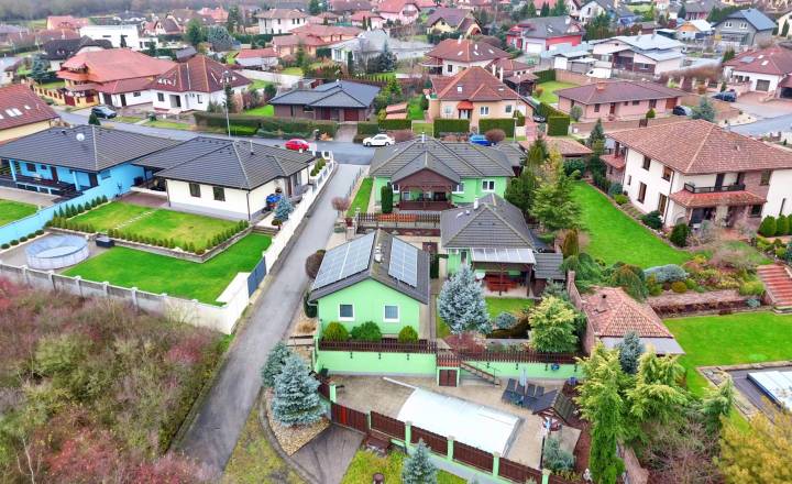 3 DOMY NA JEDNOM POZEMKU RIMAVSKÁ SOBOTA, SOBȎTKA-NA PREDAJ - fotografia 1