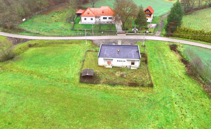 VIDEO - BUDOVA S PROJEKTOM NA RODINNÝ BUNGALOV - NA PREDAJ - fotografia 3