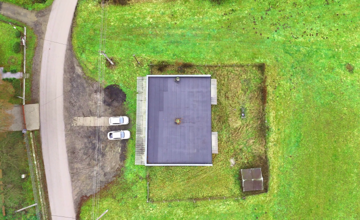 VIDEO - BUDOVA S PROJEKTOM NA RODINNÝ BUNGALOV - NA PREDAJ - fotografia 1