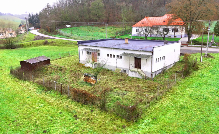 VIDEO - BUDOVA S PROJEKTOM NA RODINNÝ BUNGALOV - NA PREDAJ