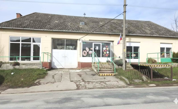 Polyfunkčná budova s fungujúcou prevádzkou - fotografia 1