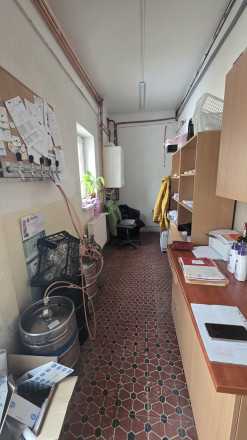 Polyfunkčná budova s fungujúcou prevádzkou - fotografia 6
