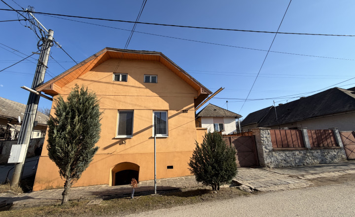 Rodinný dom s 1112 m2 záhradou aj chatou v obci Jelšava-PREDAJ - fotografia 1