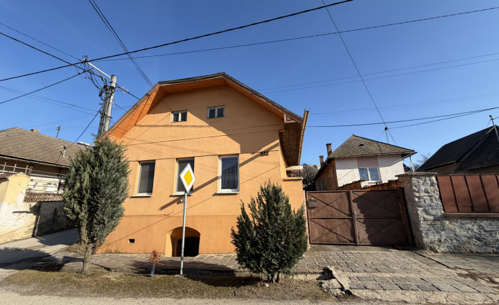 Rodinný dom s 1112 m2 záhradou aj chatou v obci Jelšava-PREDAJ - fotografia 15
