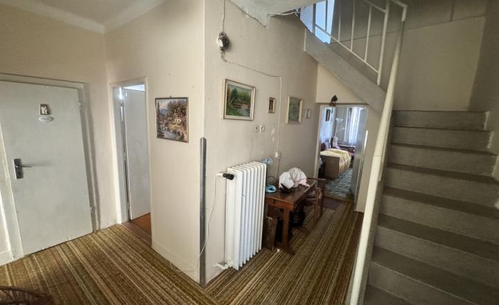 7-izbový rodinný dom, veľká záhrada, garáž, investičná príležitosť - Vinodol - fotografia 17