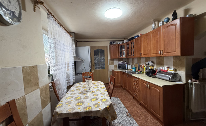 Rodinný dom s 1112 m2 záhradou aj chatou v obci Jelšava-PREDAJ - fotografia 2